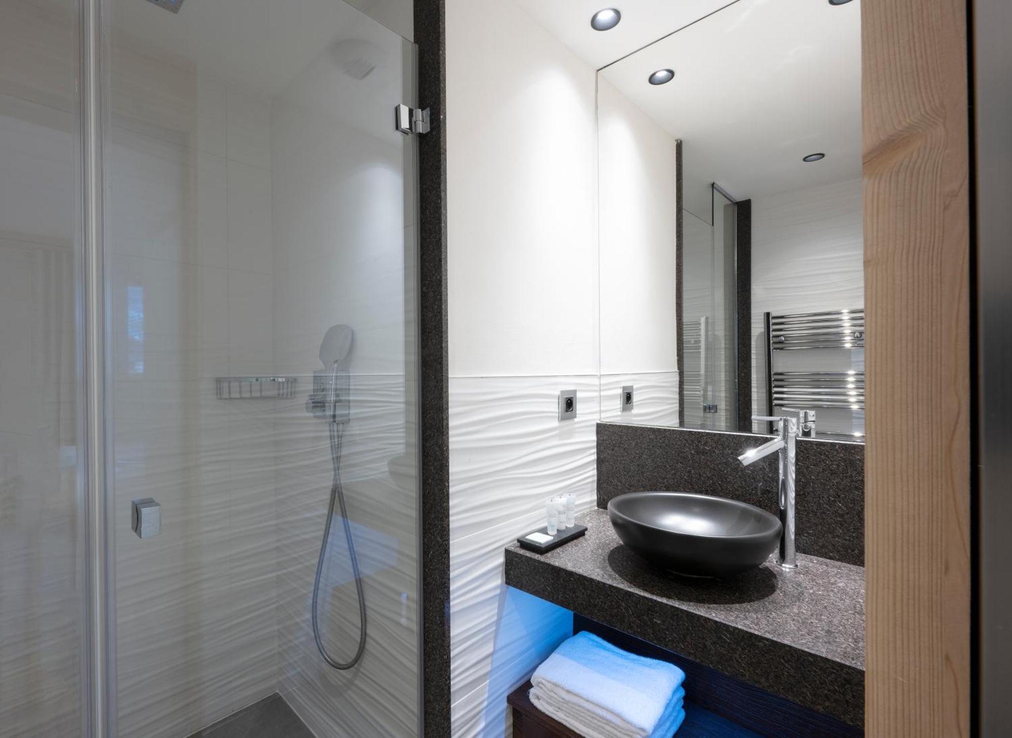 Two-Bedroom Apartment for 6 people Comfort with Spa Access,1706955487:JPEG